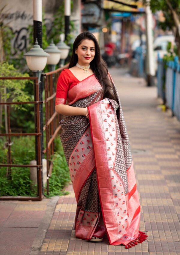 Silk Woven Saree With Zari Woven Design - Image 3