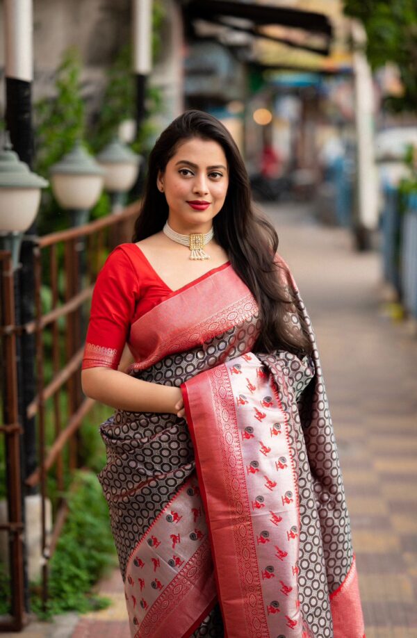 Silk Woven Saree With Zari Woven Design - Image 4