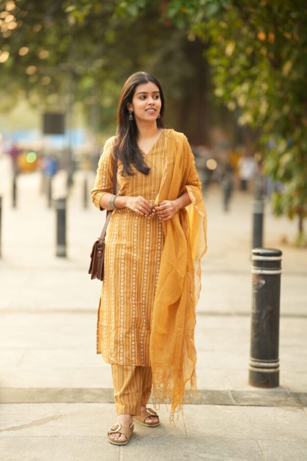 South cotton Kurti set with lined pant and Kota doriya duppatta. - Image 3