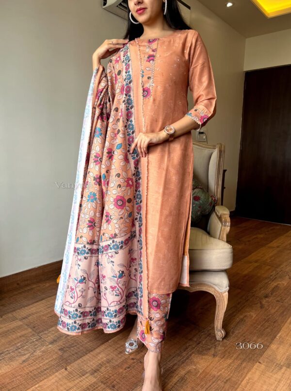 Soft self printed raw muslin suit - Image 4