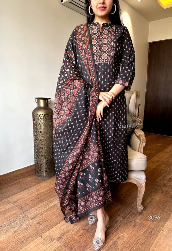 Kurta in Premium cotton in patol print - Image 9