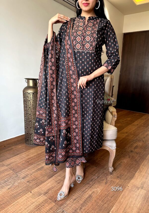 Kurta in Premium cotton in patol print - Image 10